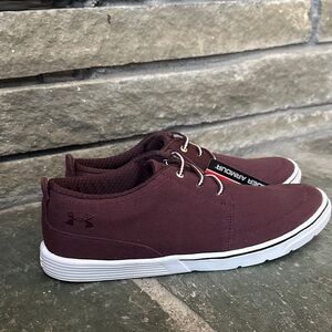 Under Armour Burgundy street encounter II